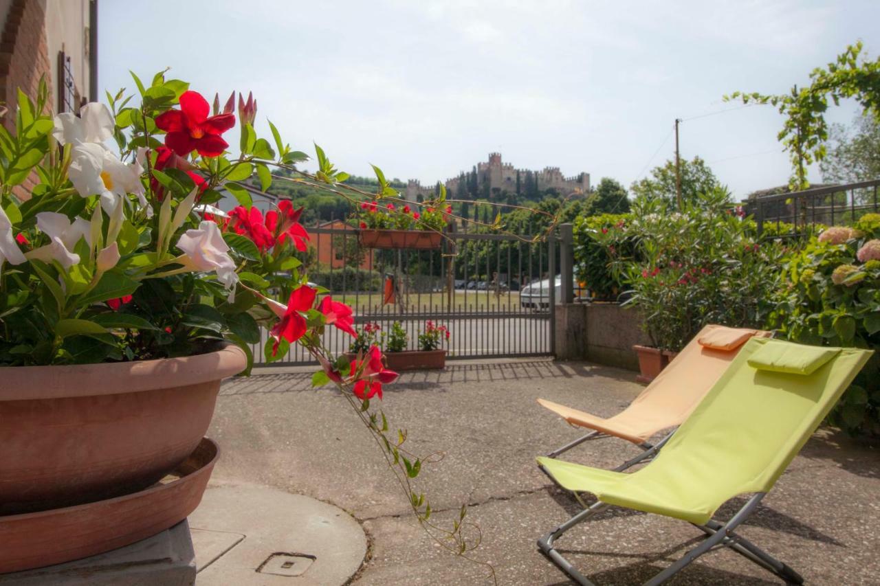 La Finestra Sul Castello Hotel Soave  Exterior foto