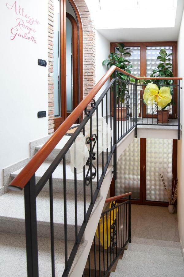 La Finestra Sul Castello Hotel Soave  Exterior foto